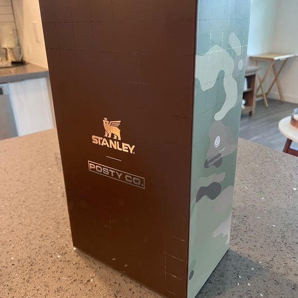 Stanley Multicam Post Malone LIMITED DROP - Picture 8 of 8